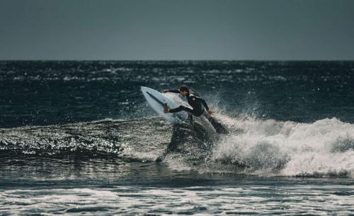 surfer sur sa vague